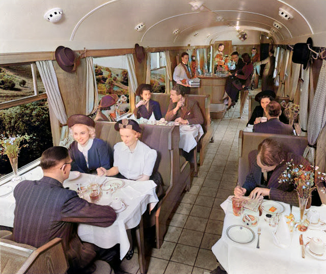 Dining in a Great Western Railway buffet car in Britain, September 1938. r/TheWayWeWere